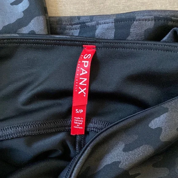 NEW Spanx faux leather leggings camo Size Small